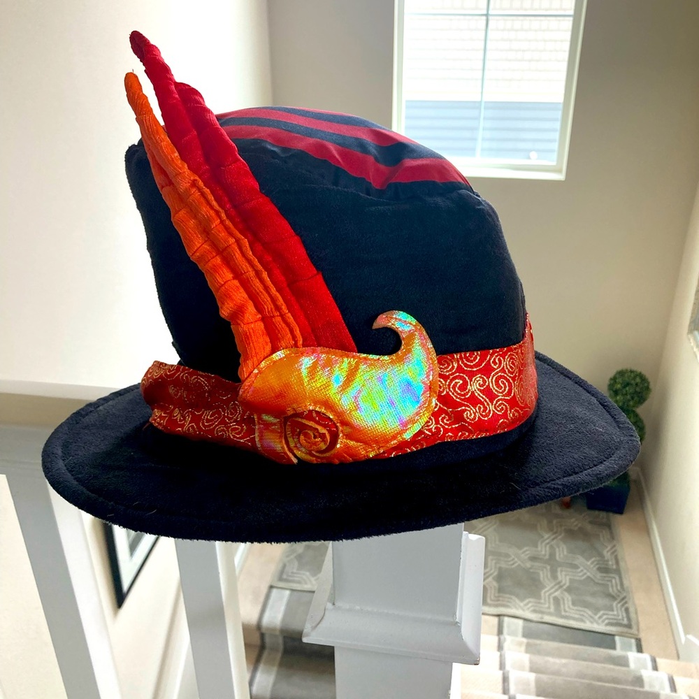 Cirque du Soleil slanted top hat